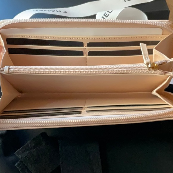 🌹CHANEL ZIP AROUND WALLET 🌹 - Picture 12 of 16